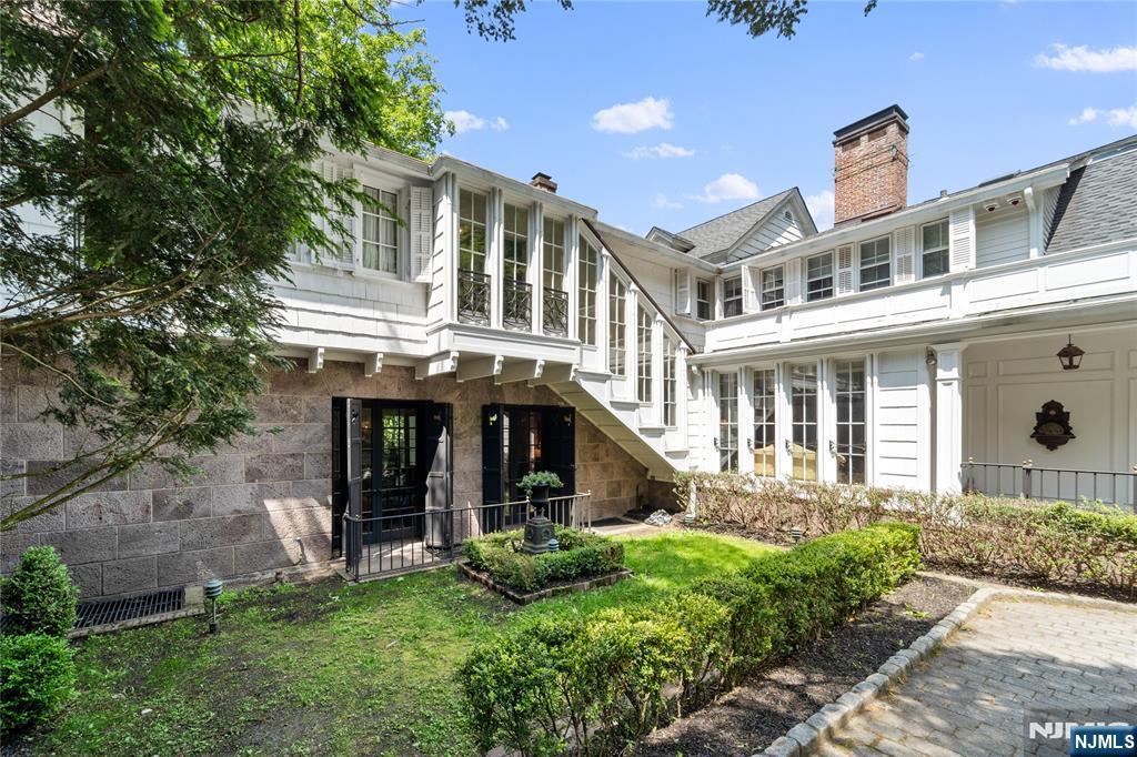 9 E Saddle River Road