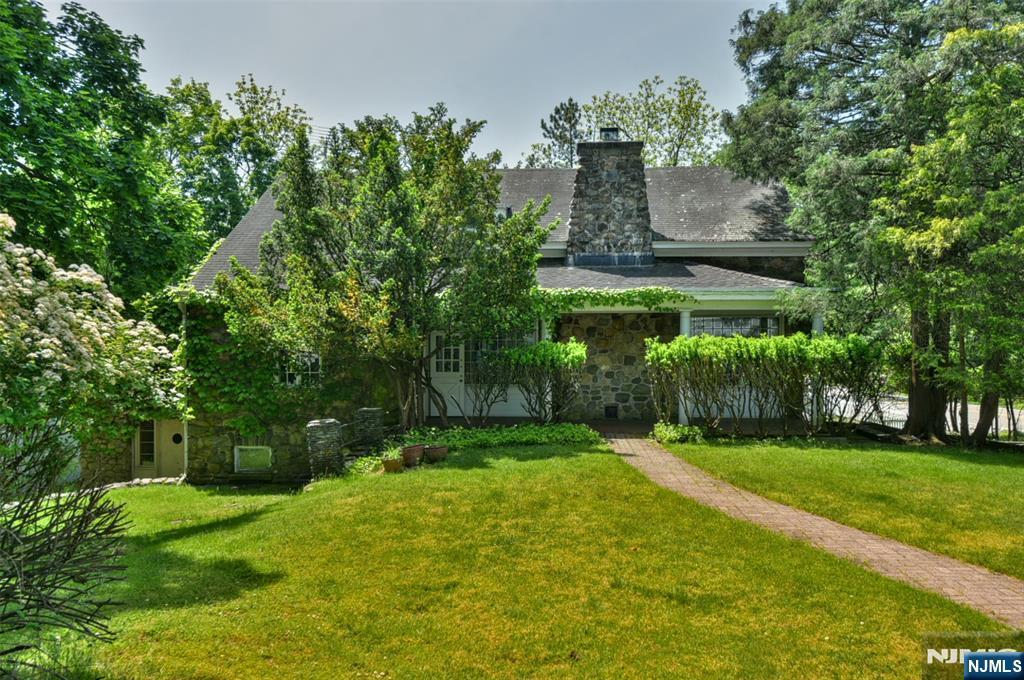 584 W Saddle River Road