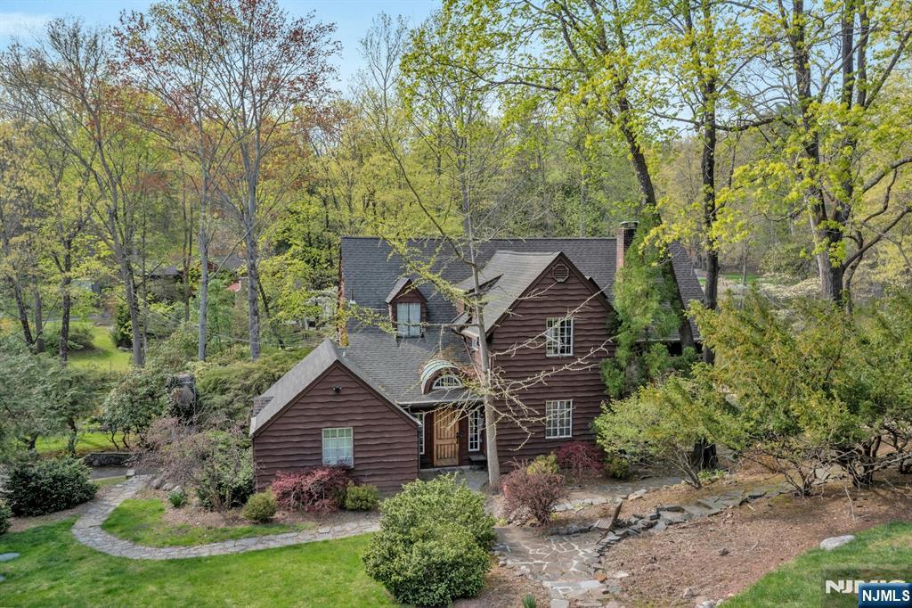 17 Hillside Avenue