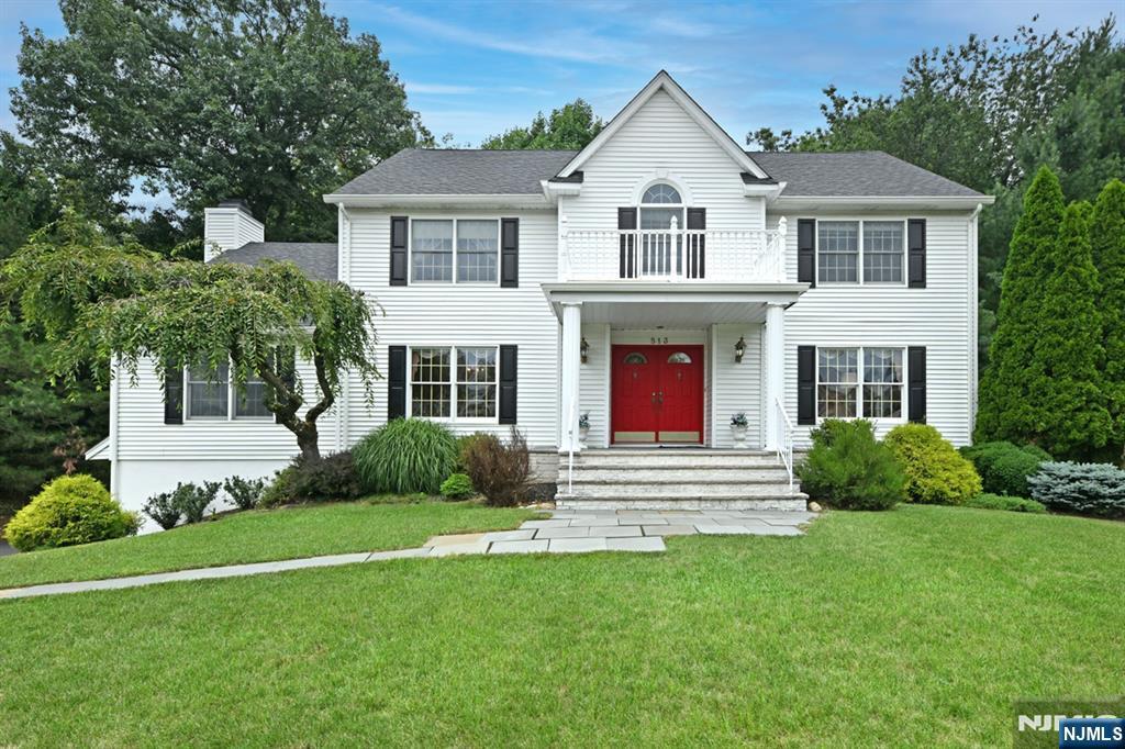 513 Lydia Lane