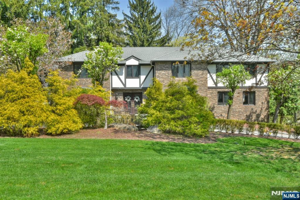69 Knollwood Road
