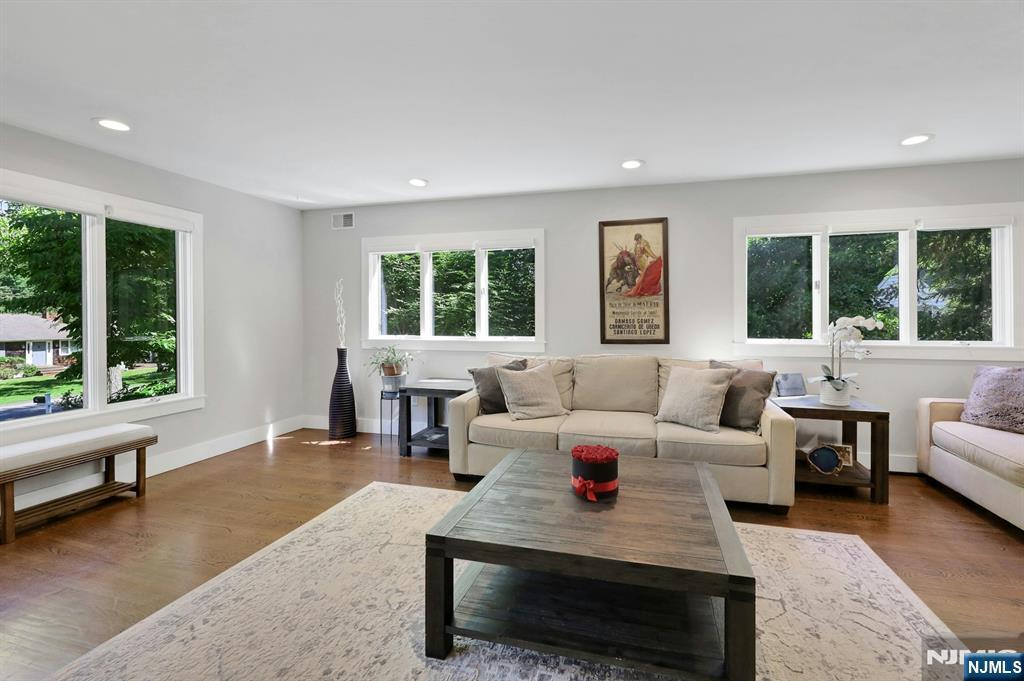 962 Pines Terrace