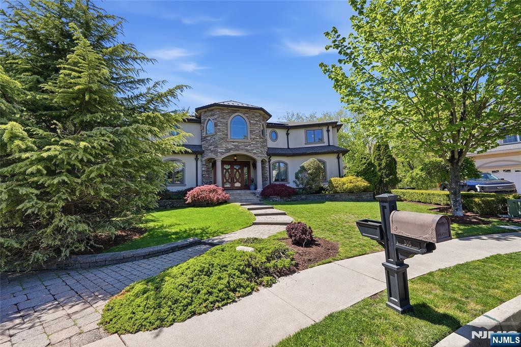 305 Blauvelt Court