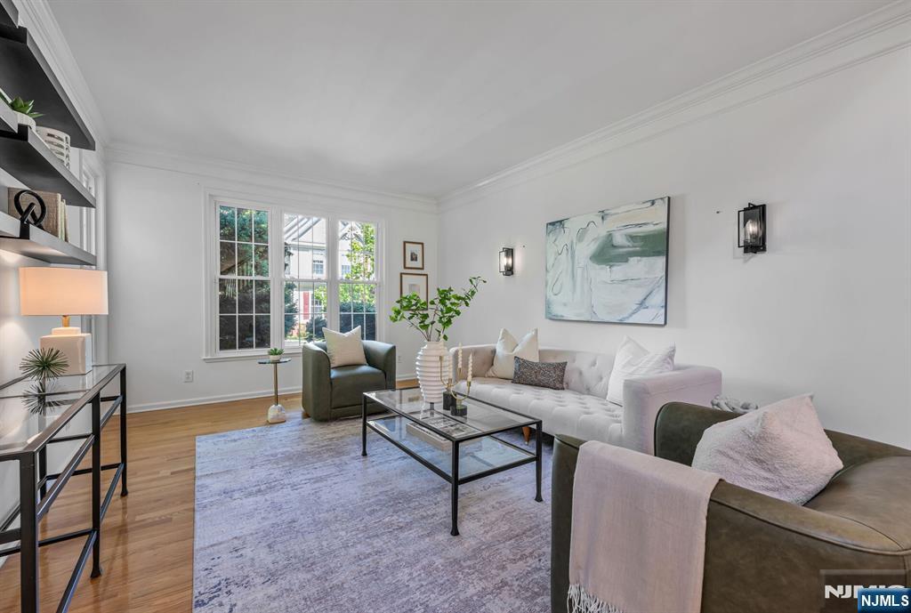 17 Crooked Hill
