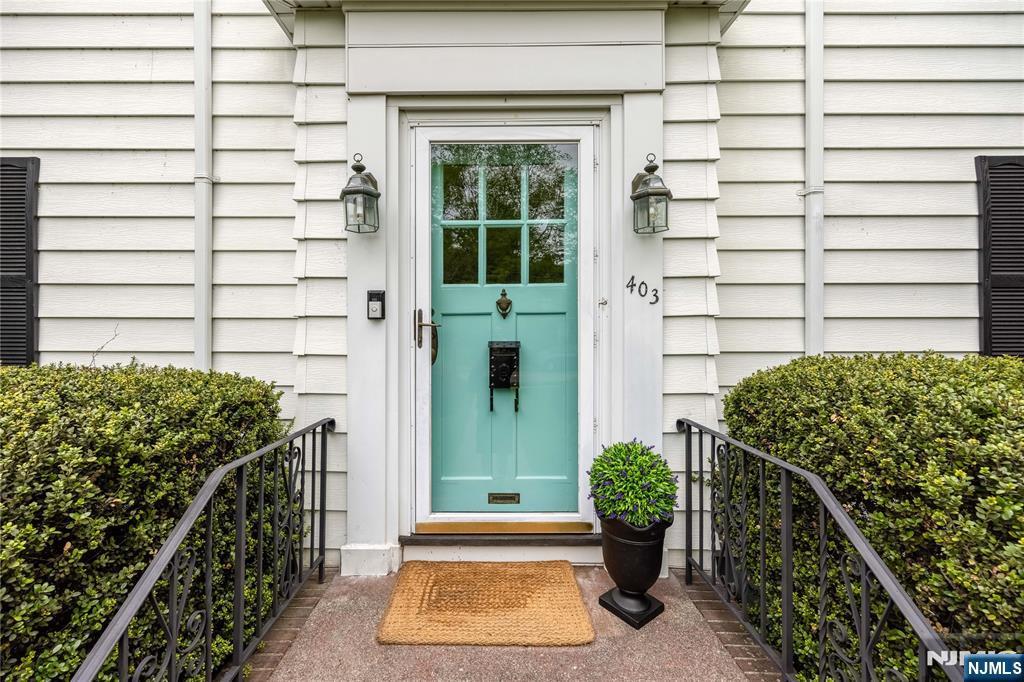 403 Colonial Road