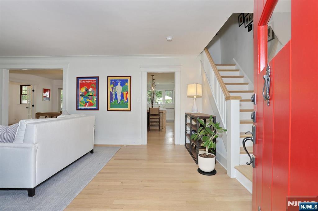 425 Wastena Terrace