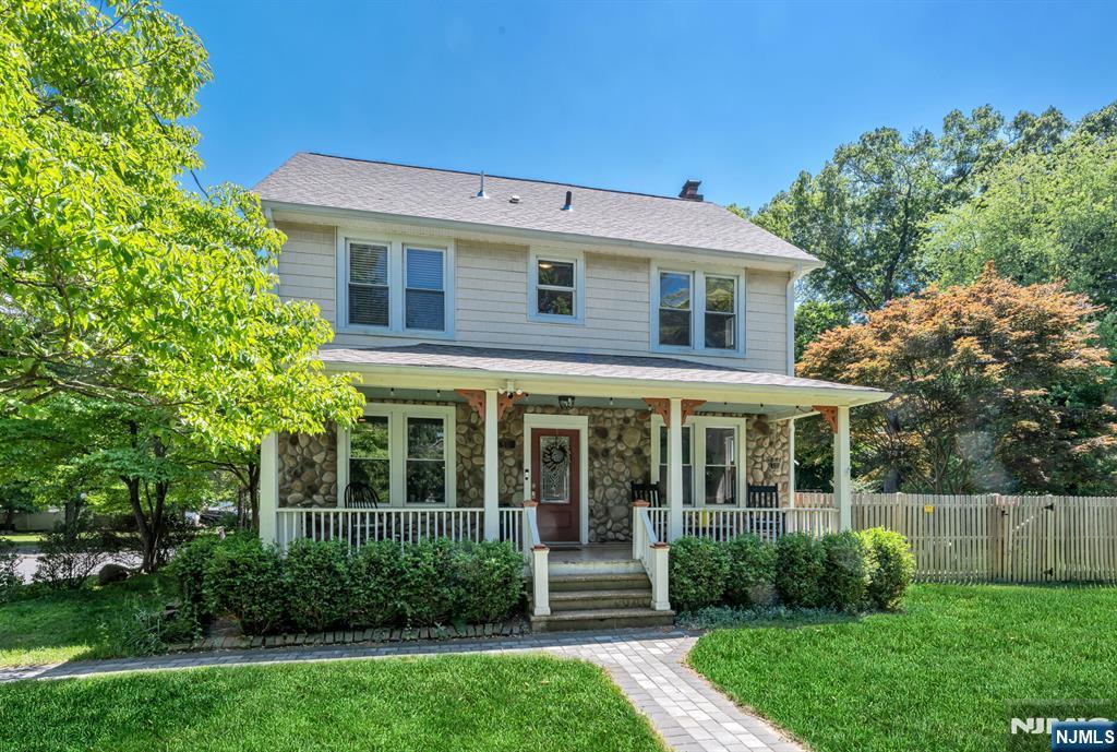50 E Grand Avenue