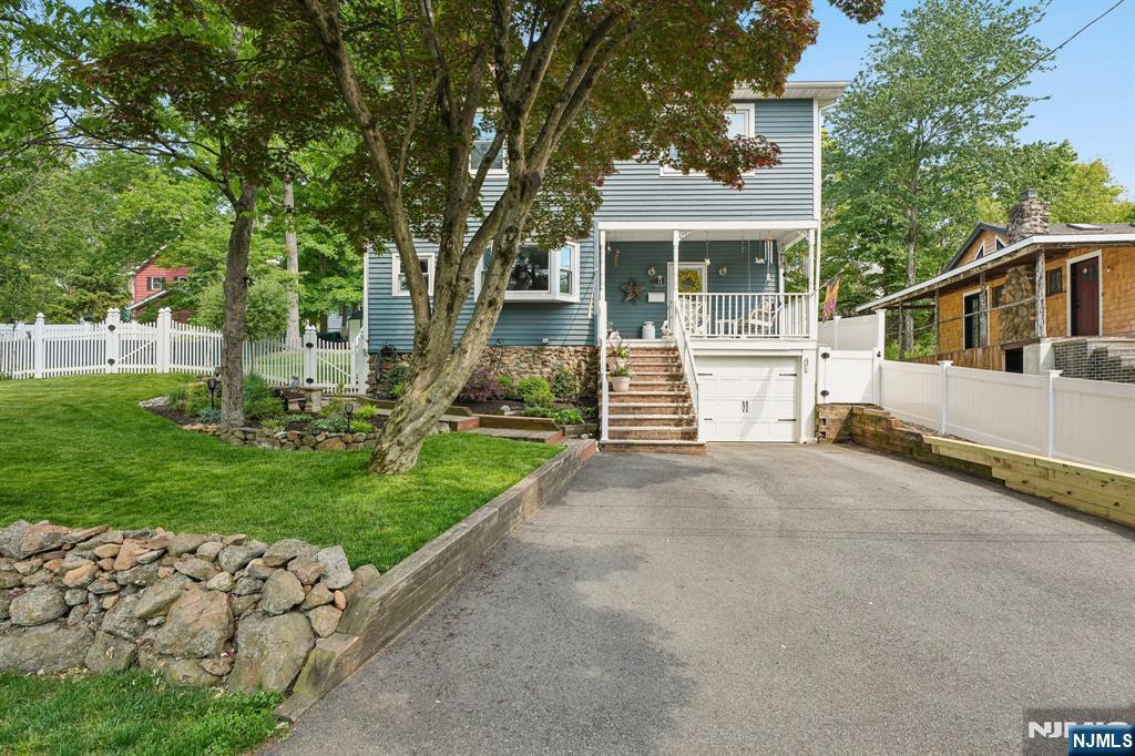 11 Lake Trail