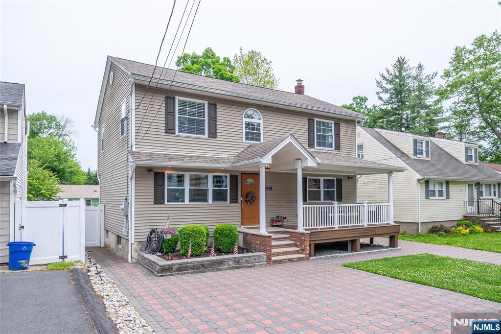 136 Redwood Avenue