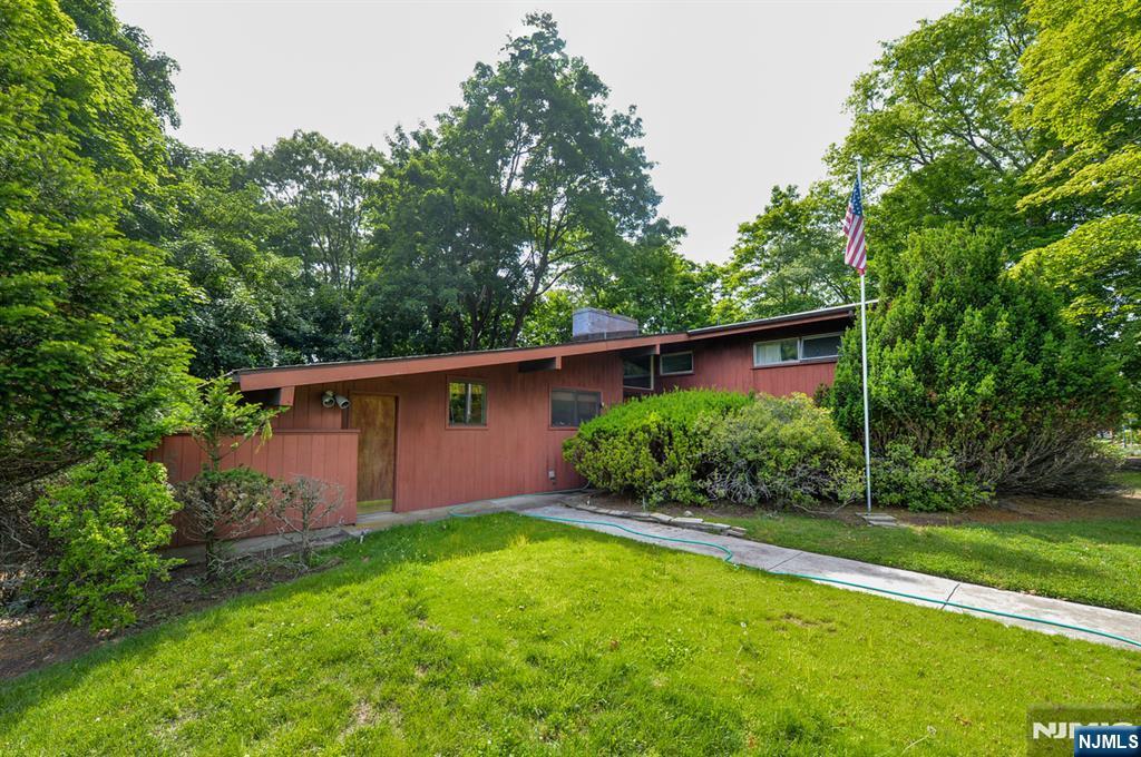 235 Godwin Avenue