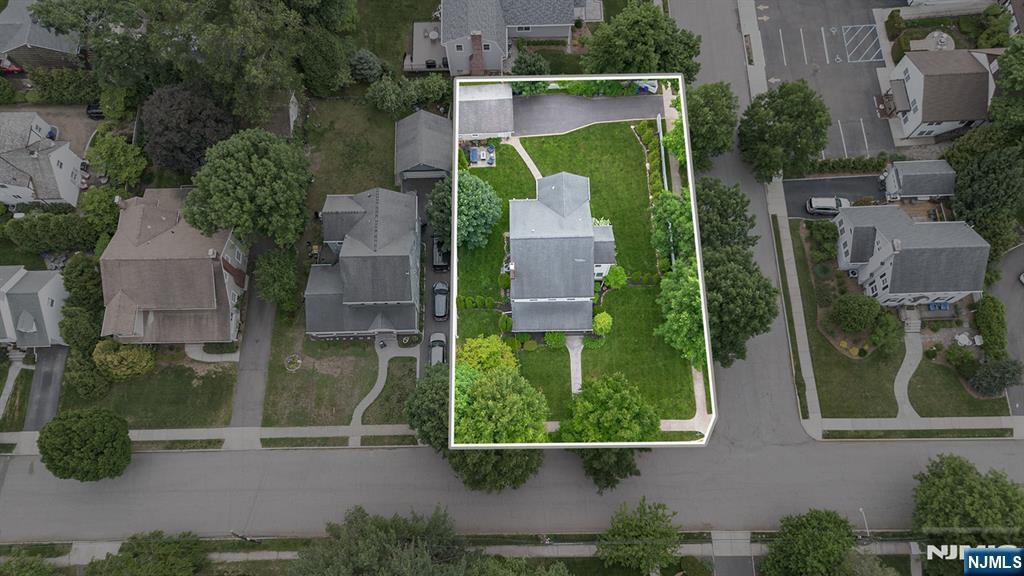 402 Enos Place