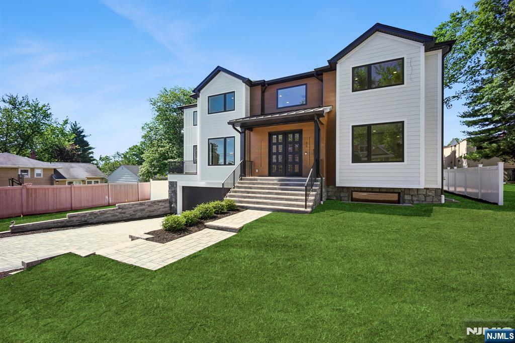 33 Lincoln Avenue
