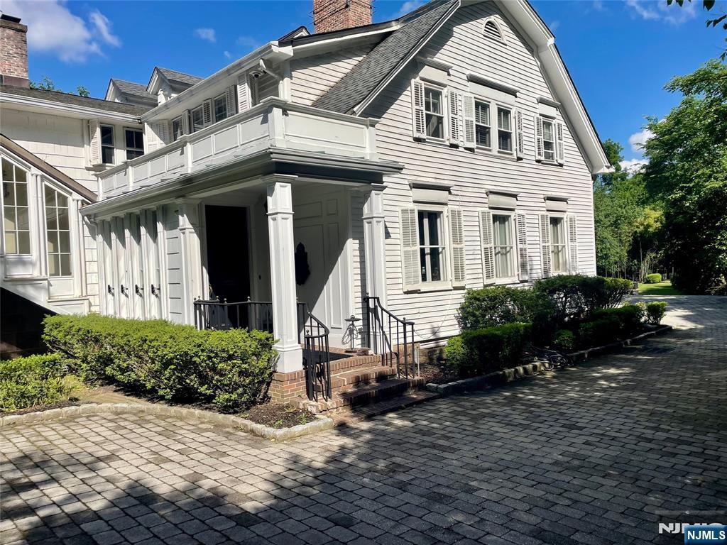 9 E Saddle River Road