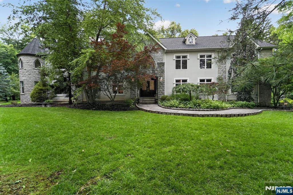 11 Pine Tree Drive