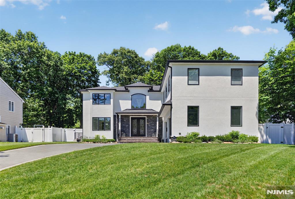 457 Lincoln Drive