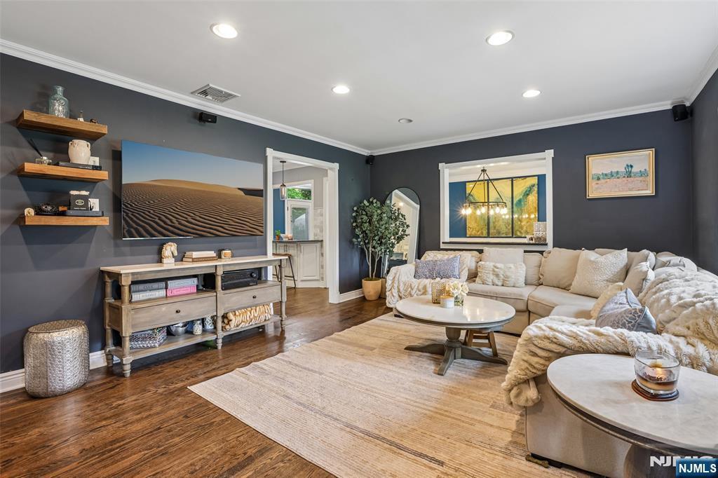 100 4th Avenue