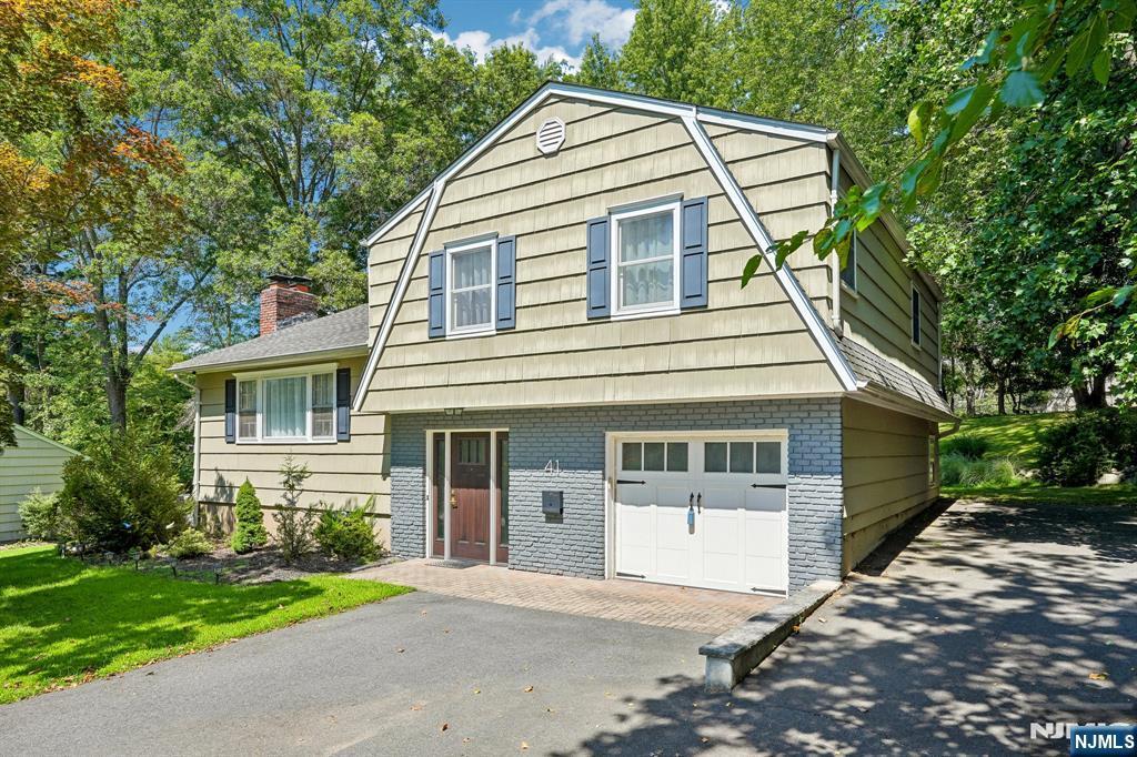 41 Magnolia Avenue
