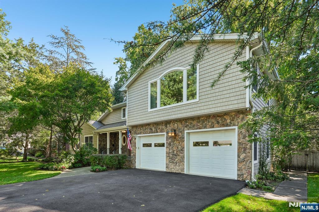 74 Lakeshore Drive