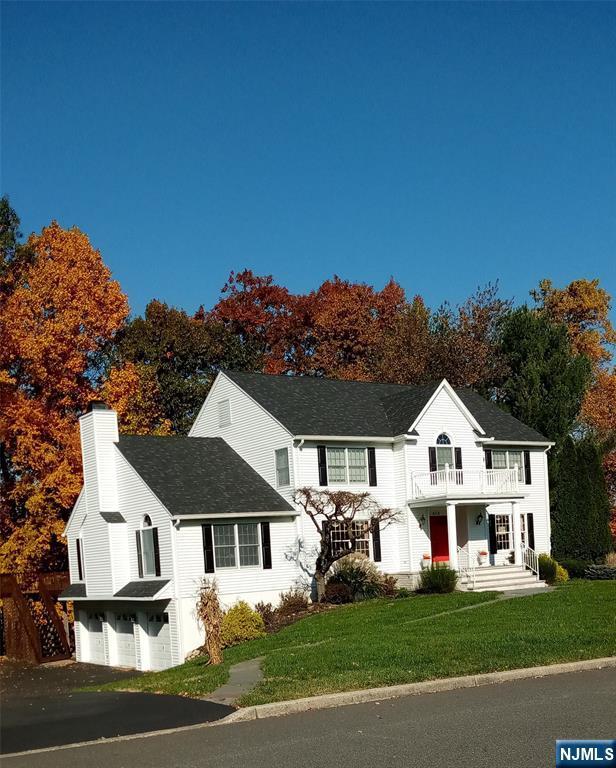 513 Lydia Lane