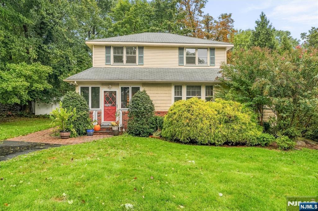 149 W Grand Avenue