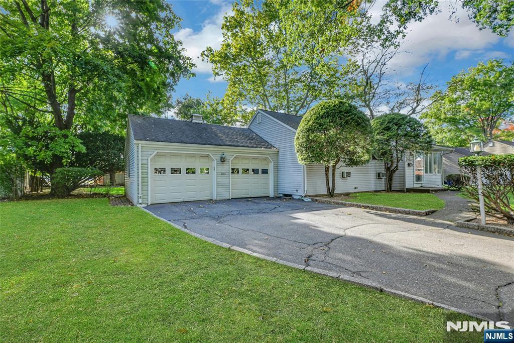 12 Pitcairn Avenue