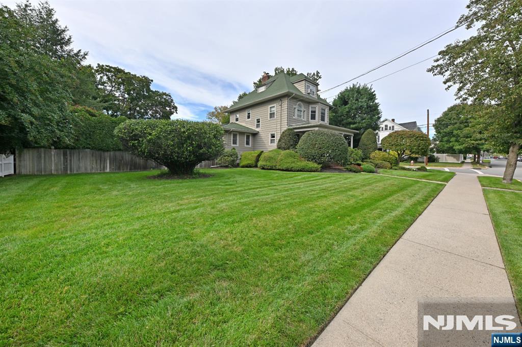 148 2nd Avenue